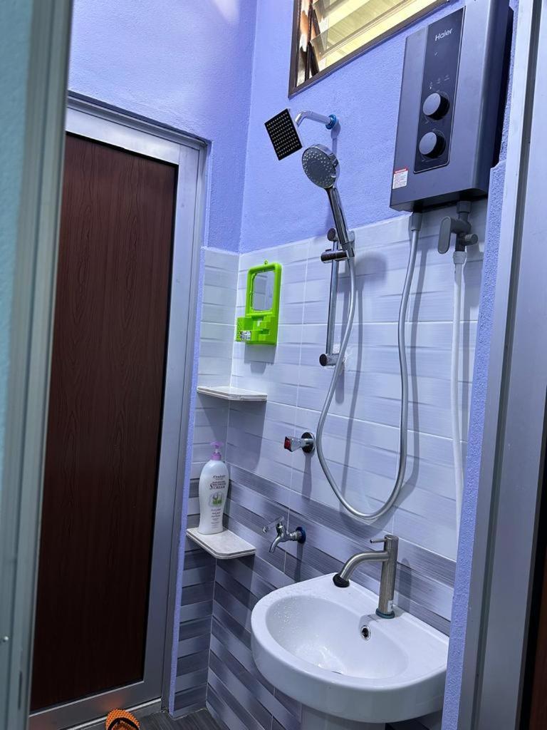 Homestay Haji Noor Tanah Merah  Exterior photo